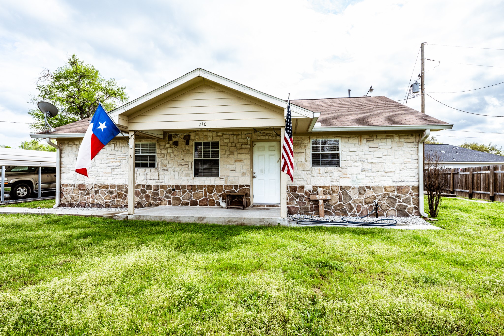210 N Tammye Lane Madisonville TX 77864
