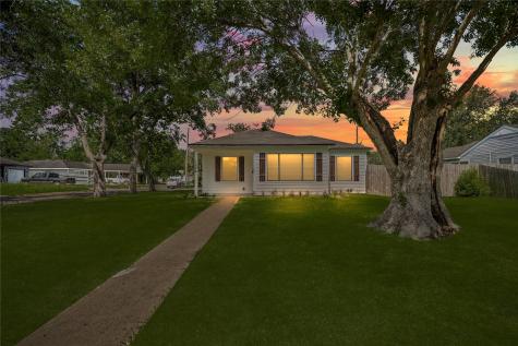 1504 Cottonwood Drive Pasadena TX 77502