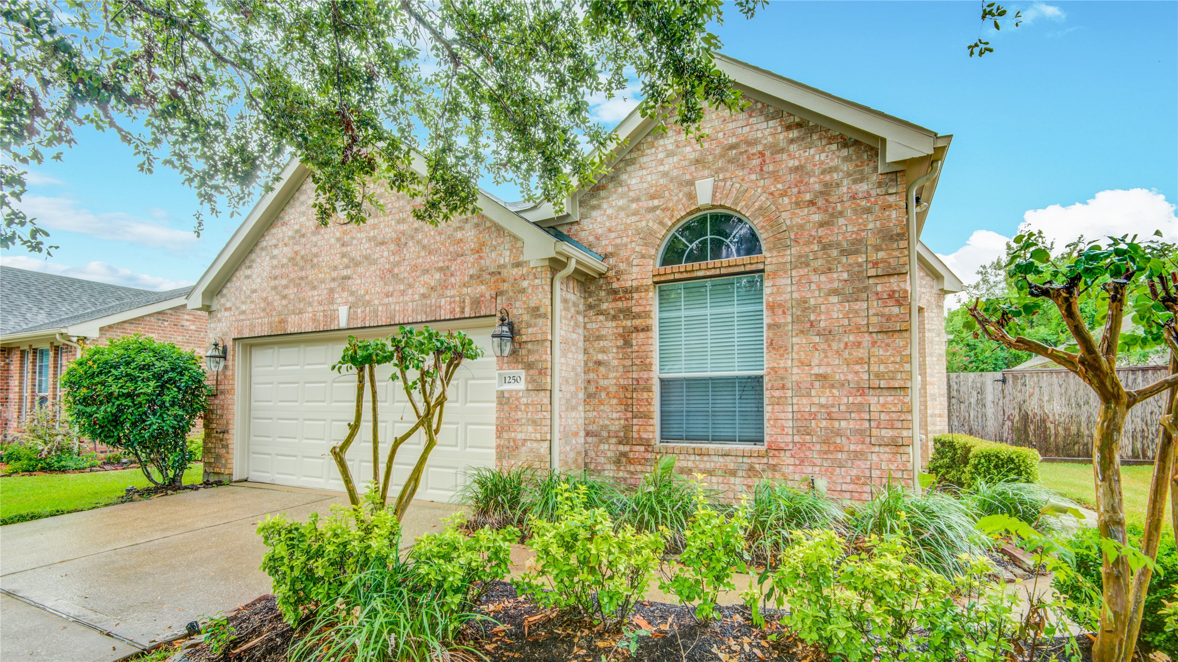 1250 N Riviera Circle Pearland TX 77581