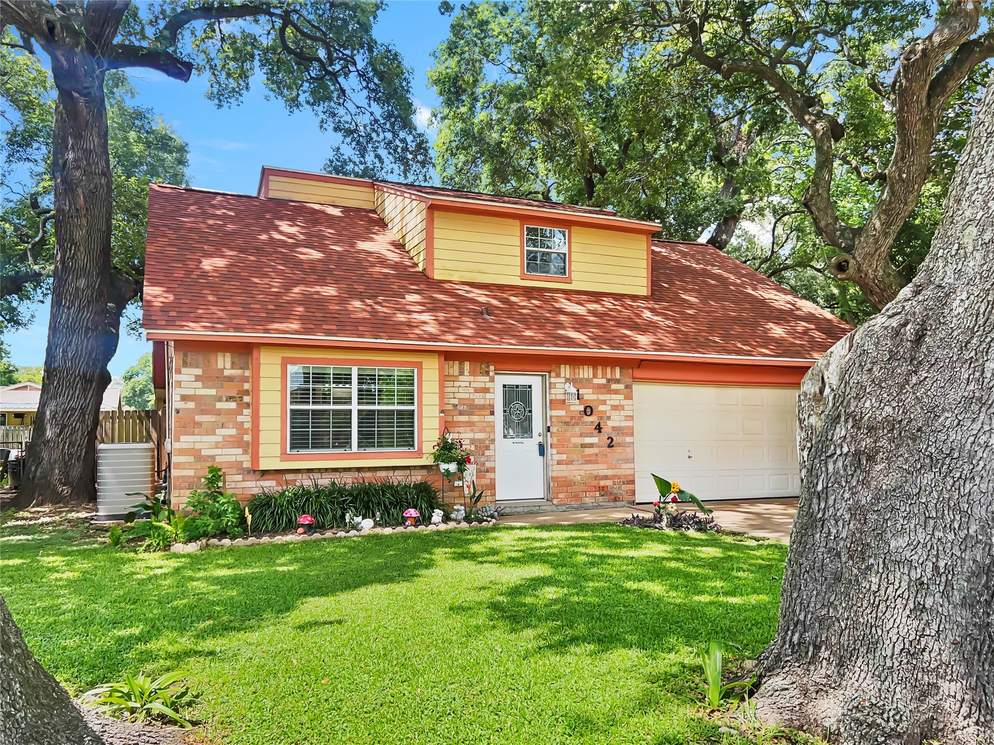 1042 Maple Street Clute TX 77531