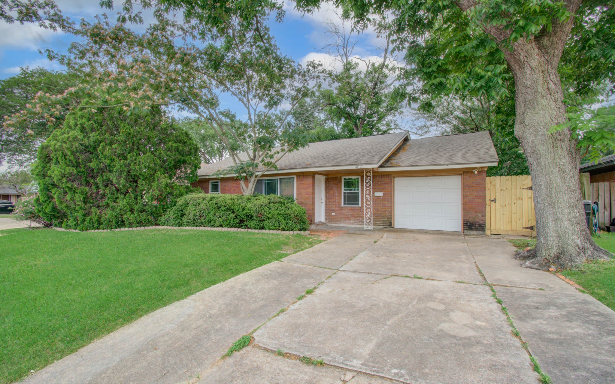 4621 W 43rd Street Houston TX 77092