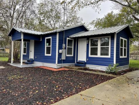 945 Matamoros Street Seguin TX 78155