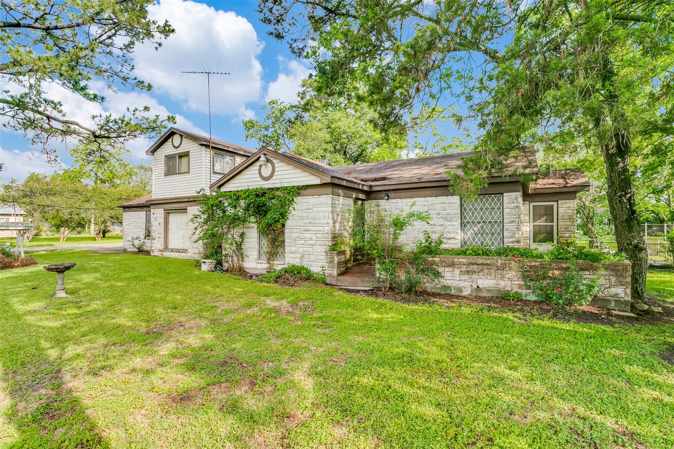 414 Avenue C Highlands TX 77562