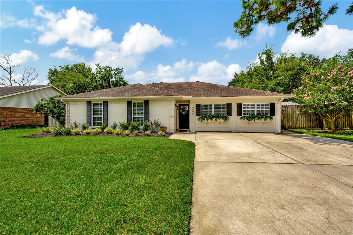 16606 Hibiscus Lane Friendswood TX 77546