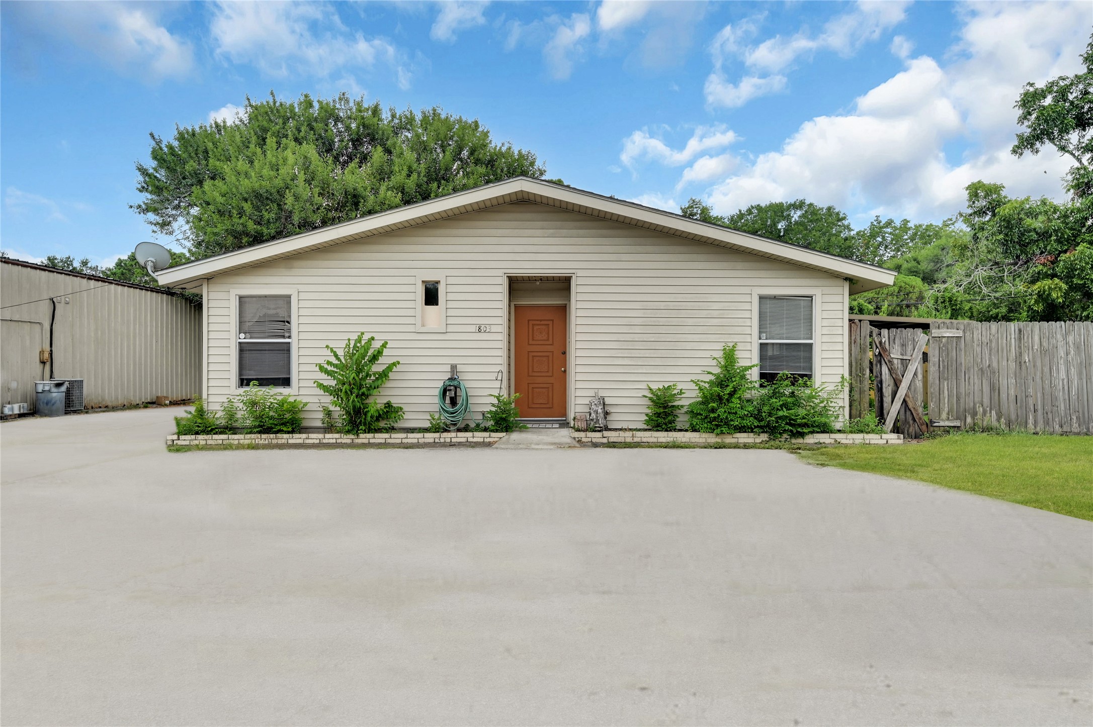 1803 W Texas Avenue Baytown TX 77520