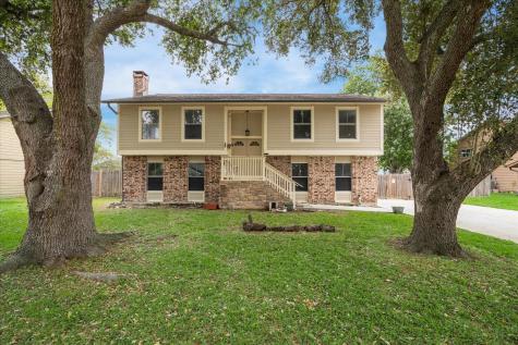 305 Gleneagles Drive Friendswood TX 77546