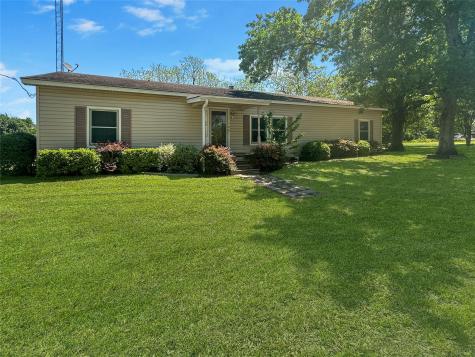 118 N Converse Street Flatonia TX 78941