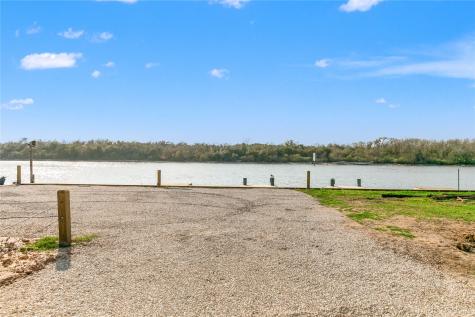 442 Private Road 670/st Marys Slough Drive Matagorda TX 77457