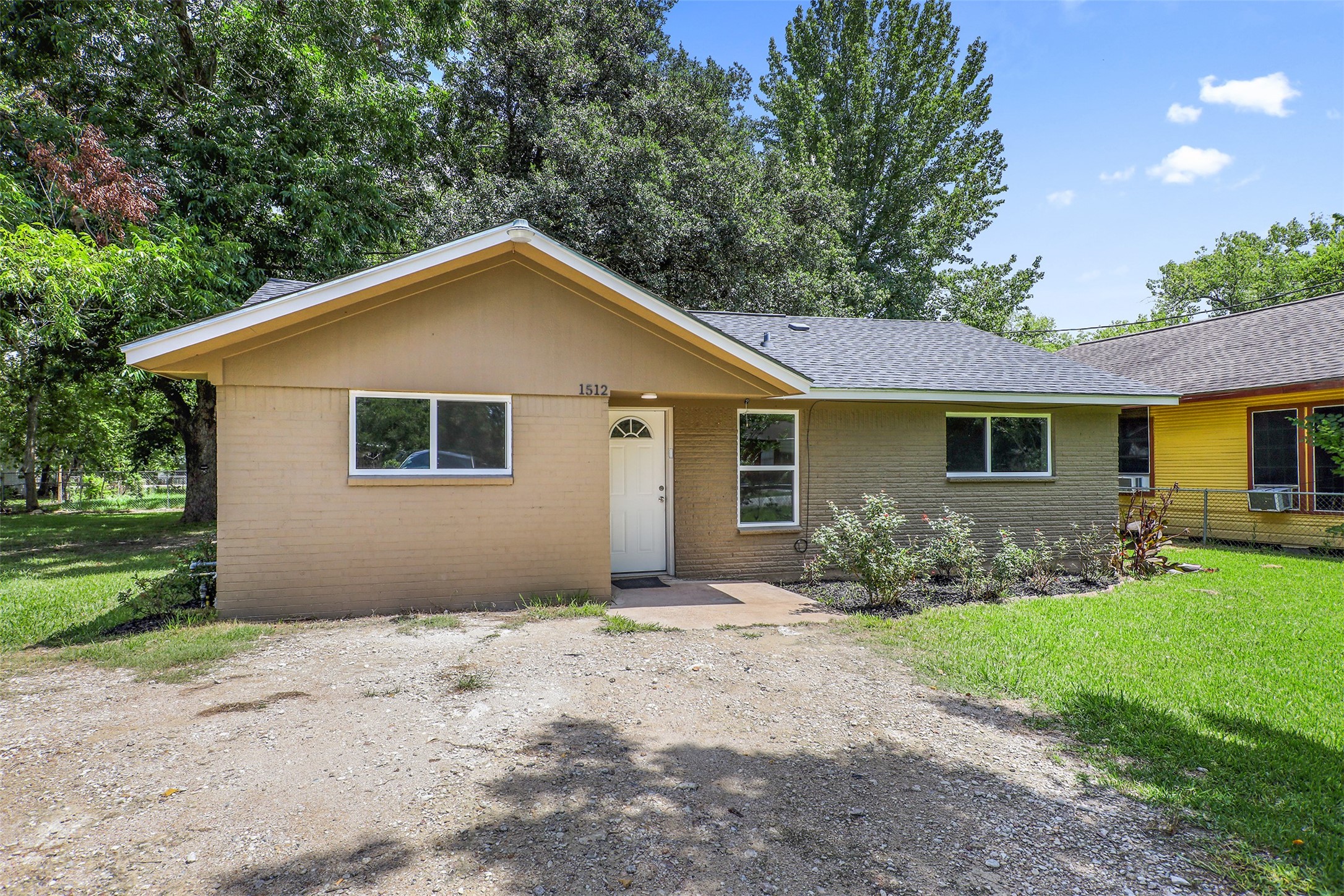 1512 W Snyder Street Alvin TX 77511