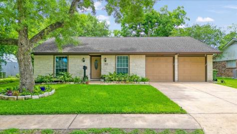 5004 Colmesneil Street Pearland TX 77584