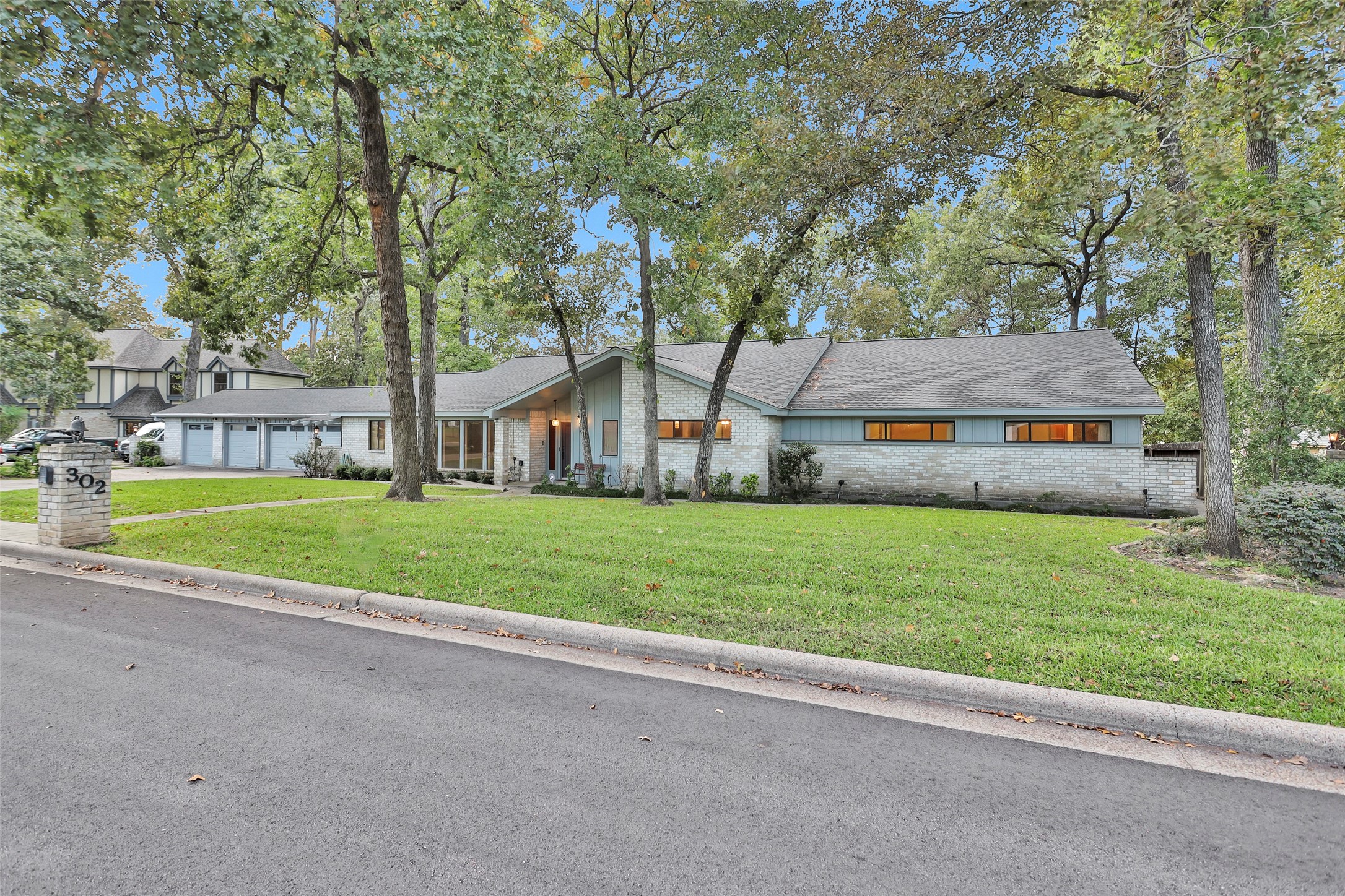 302 Scarborough Drive Conroe TX 77304