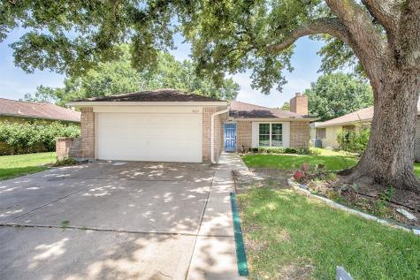 3103 S Peach Hollow Circle Pearland TX 77584