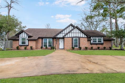 2433 County Road 209 Danbury TX 77534