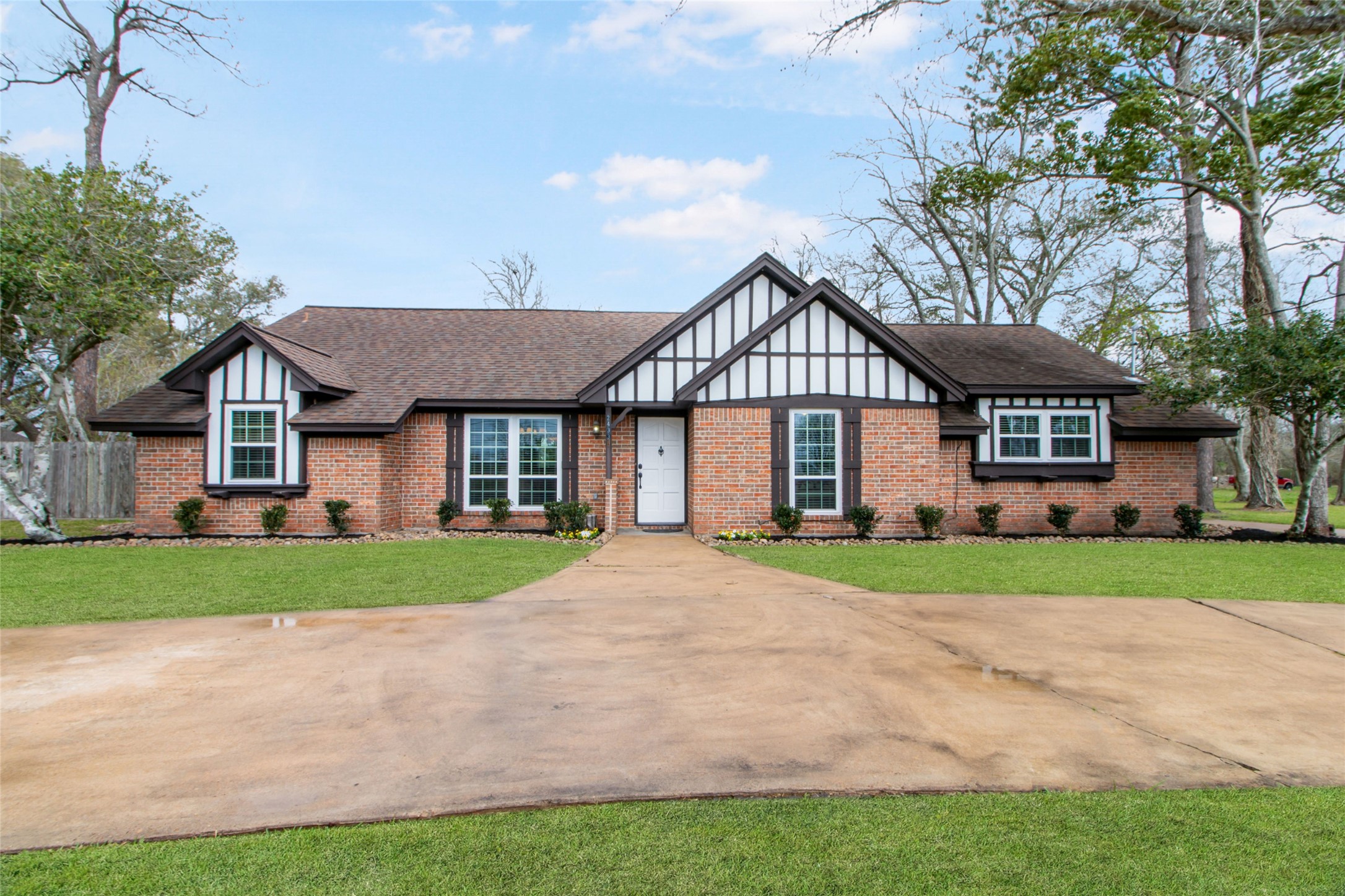 2433 County Road 209 Danbury TX 77534