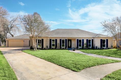 389 Dawn Hill Drive Friendswood TX 77546