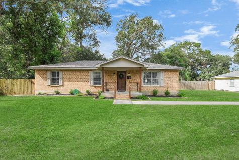 301 E Southland Avenue Alvin TX 77511