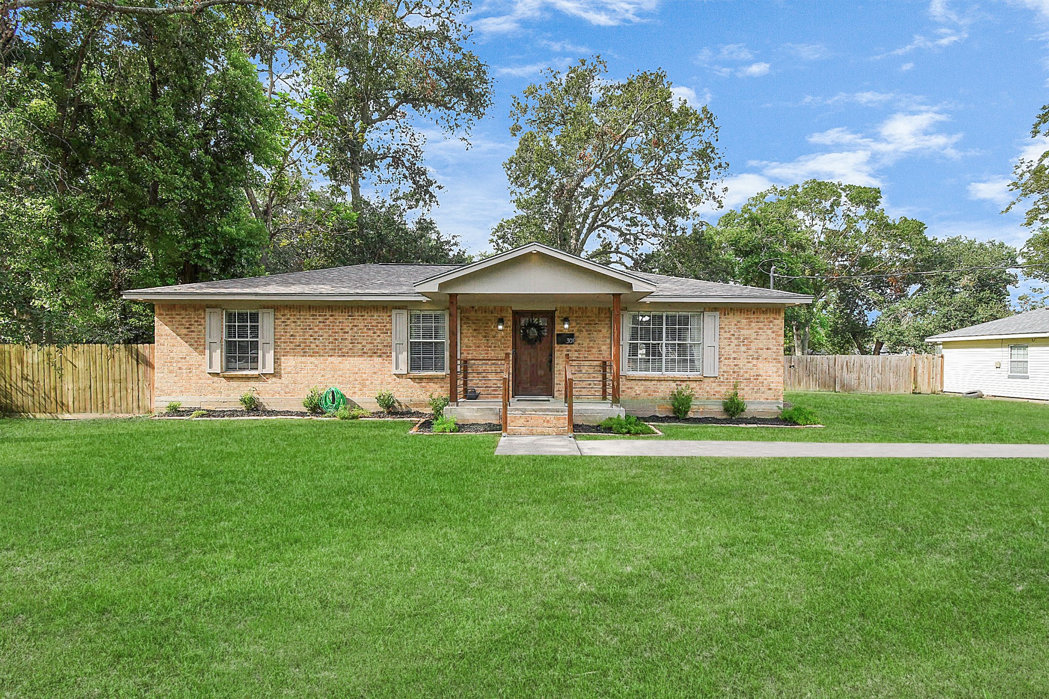301 E Southland Avenue Alvin TX 77511