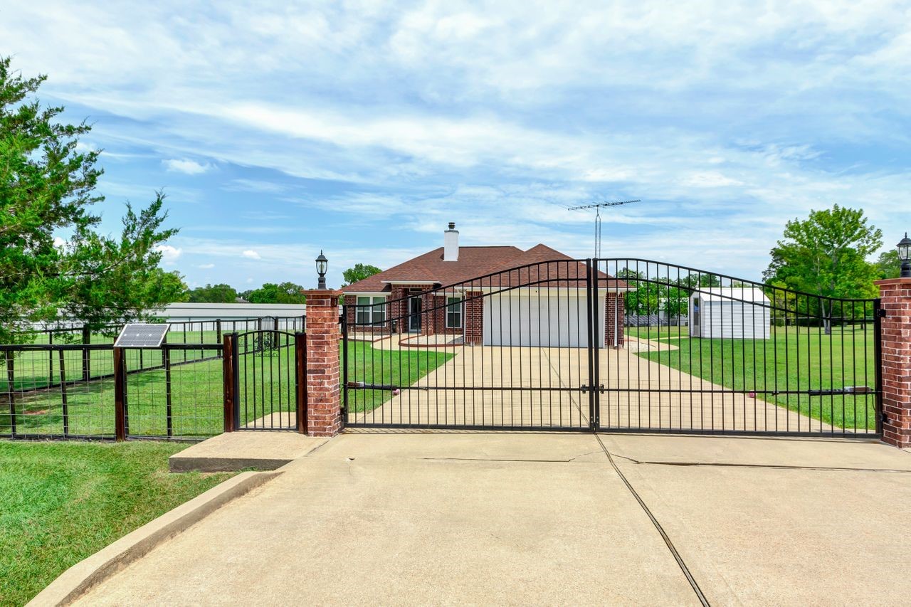 11824 Misty Glen Lane Willis TX 77318