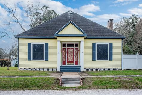 407 Robinson Street Edna TX 77957