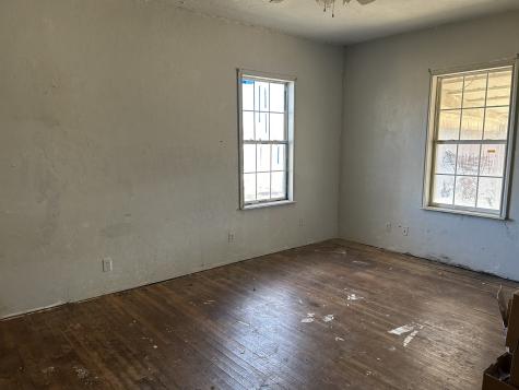 903 W 8th Street Quanah TX 79252