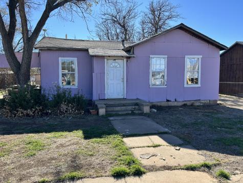 903 W 8th Street Quanah TX 79252