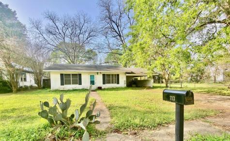 713 Lamar Avenue Crockett TX 75835
