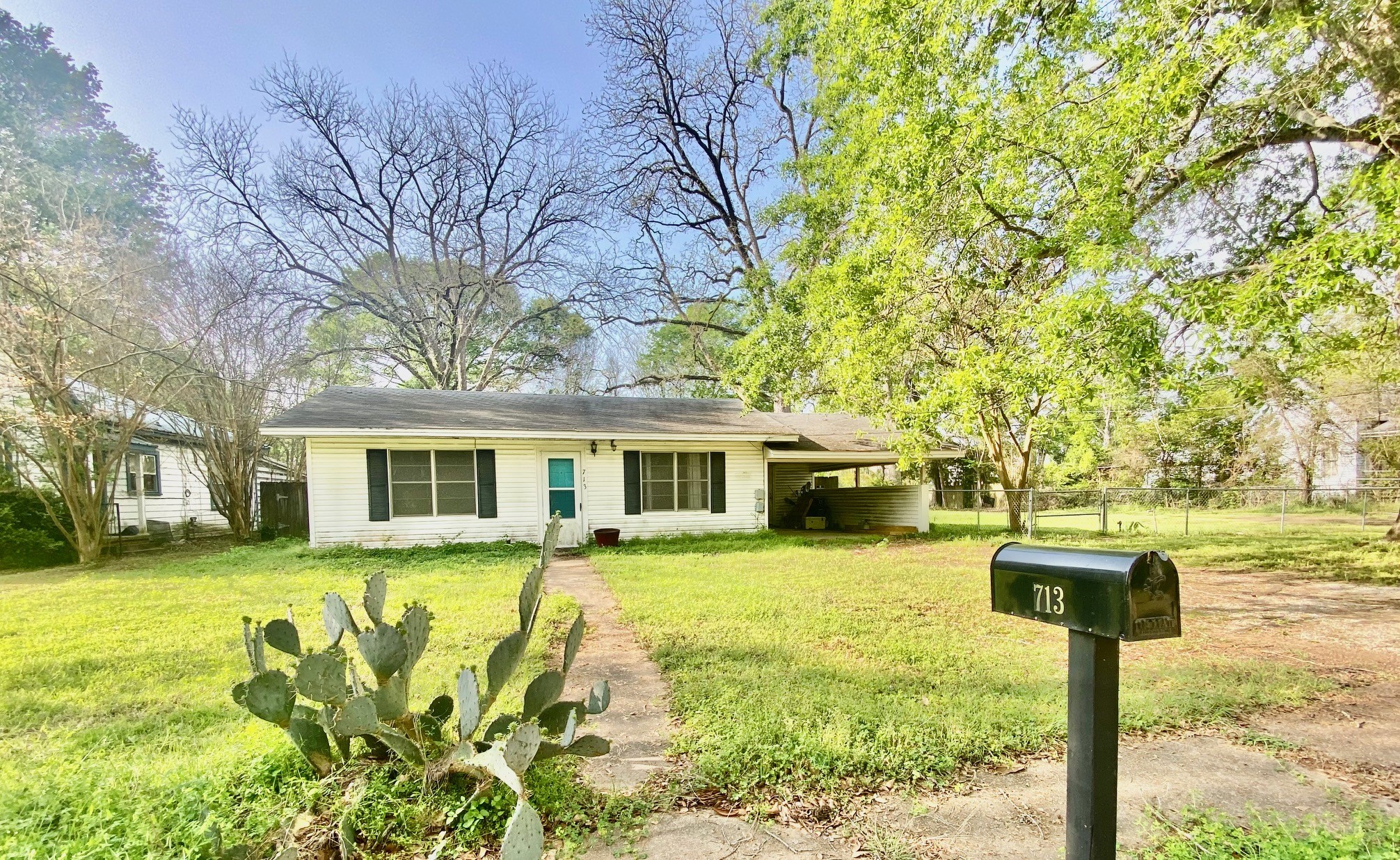 713 Lamar Avenue Crockett TX 75835