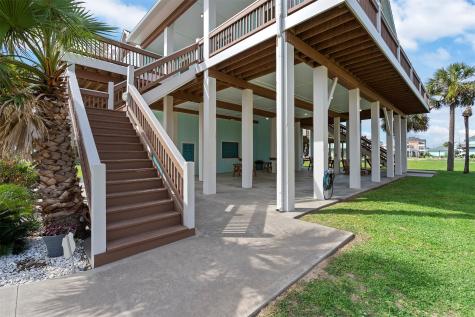 946 Raymond Port Bolivar TX 77650
