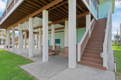 946 Raymond Port Bolivar TX 77650