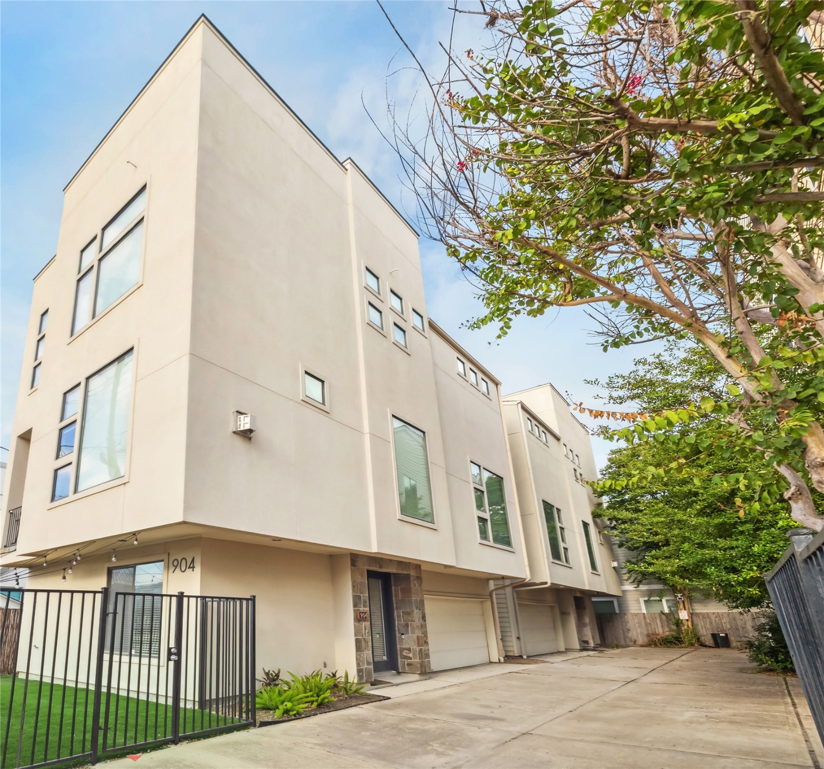 904 Roy Street Houston TX 77007