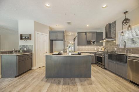 208 Laurelfield Drive Friendswood TX 77546