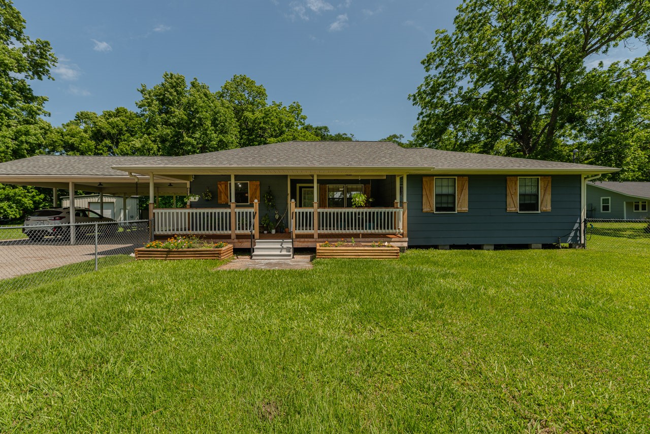 129 County Road 2063 Hull TX 77564