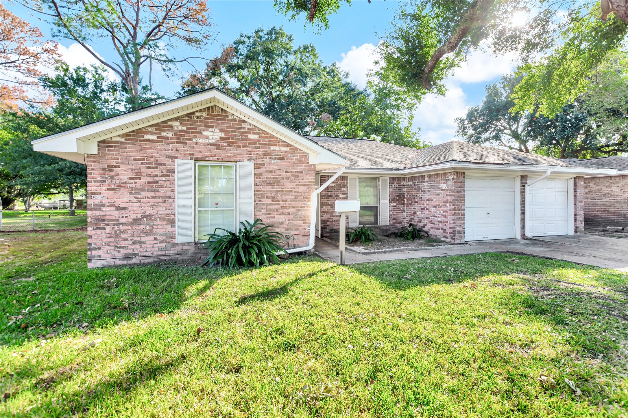 1213 E Rutgers Lane Deer Park TX 77536