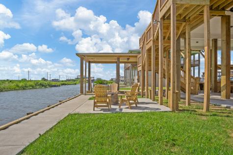 1103 Mabry Street Gilchrist TX 77617