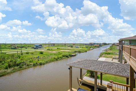 1103 Mabry Street Gilchrist TX 77617