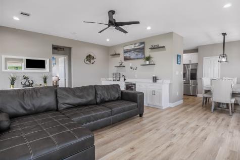 1103 Mabry Street Gilchrist TX 77617