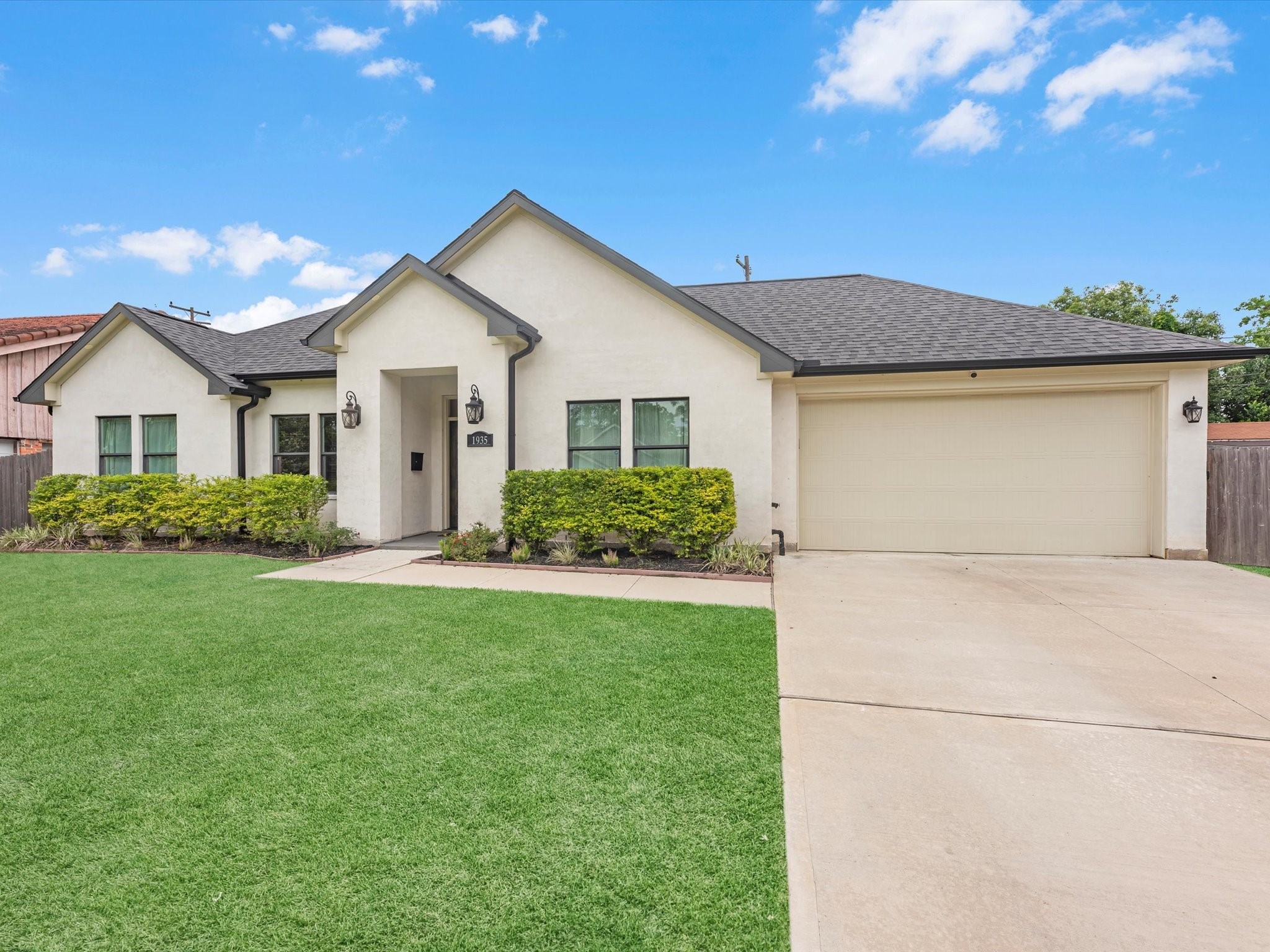 1935 Pasadena Street Houston TX 77023