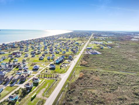 2570 Highway 87 Crystal Beach TX 77650