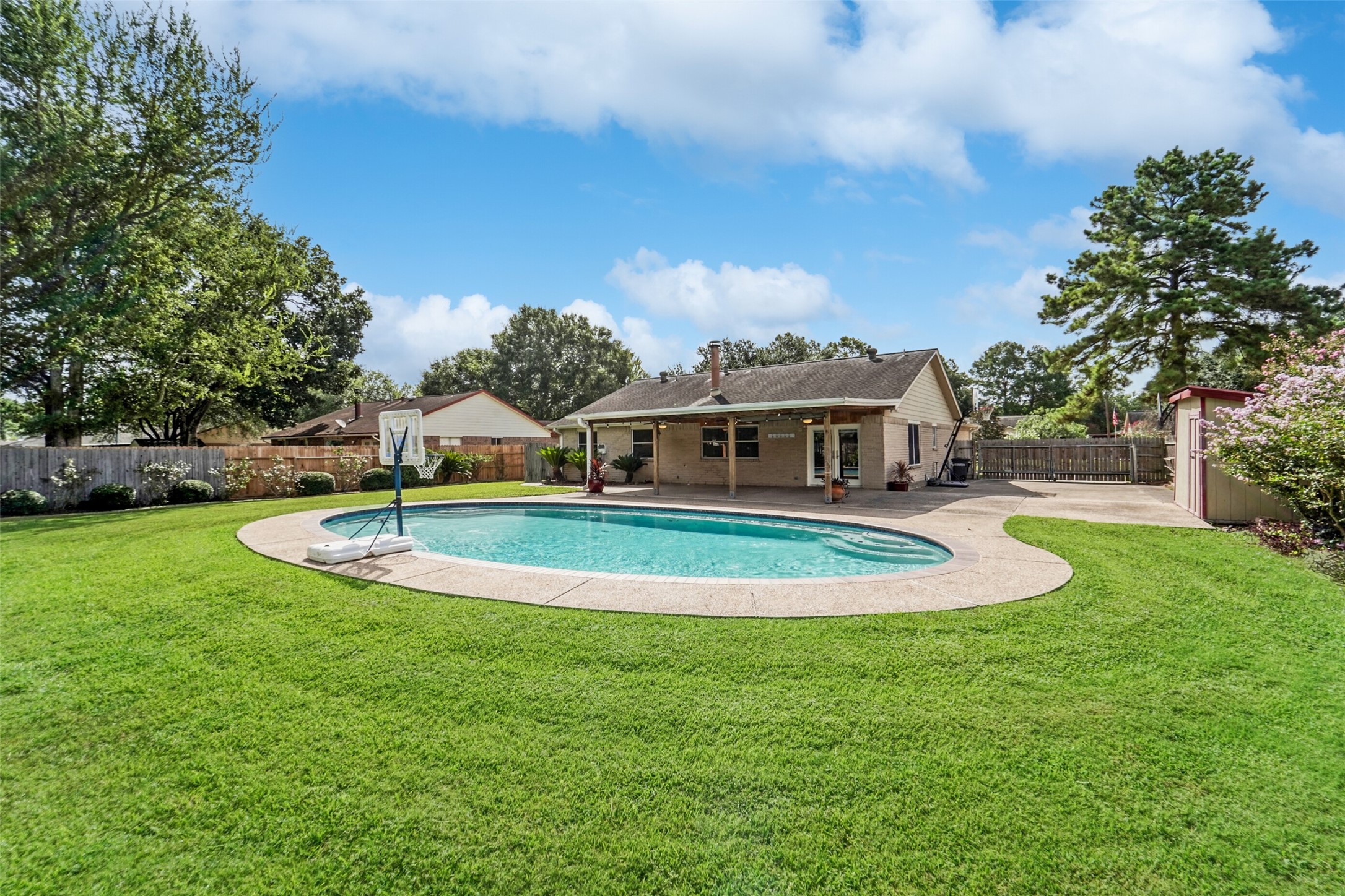 1011 Killarney Avenue Friendswood TX 77546