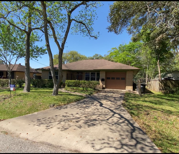 509 Pin Oak Street Alvin TX 77511