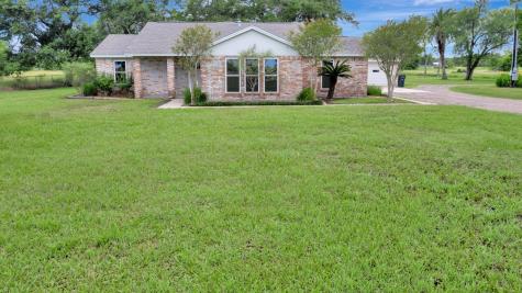 1121 S Wells Street Edna TX 77957