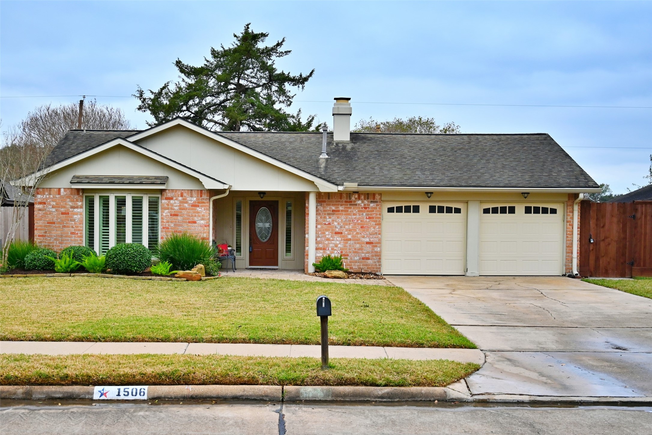 1506 Hollybush Drive Sugar Land TX 77498
