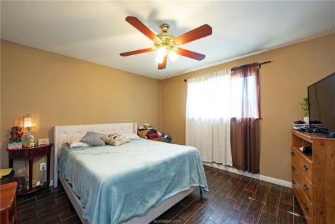 1402 S 5th Street Conroe TX 77301