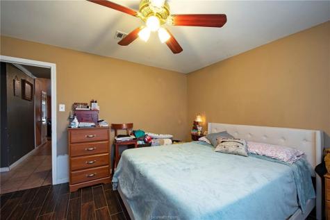 1402 S 5th Street Conroe TX 77301