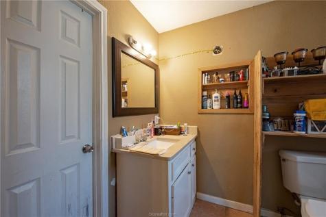 1402 S 5th Street Conroe TX 77301