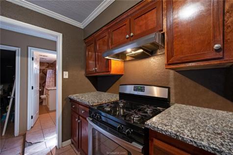 1402 S 5th Street Conroe TX 77301