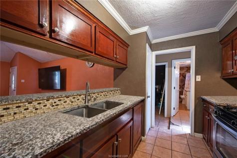 1402 S 5th Street Conroe TX 77301