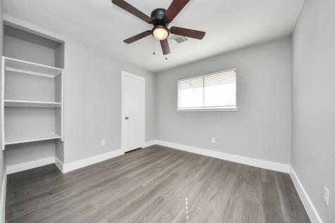 15423 Ridingwood Drive Houston TX 77489