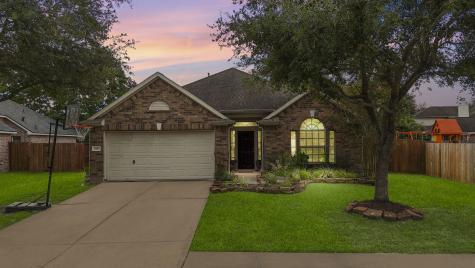 2507 Shady Falls Lane Pearland TX 77584