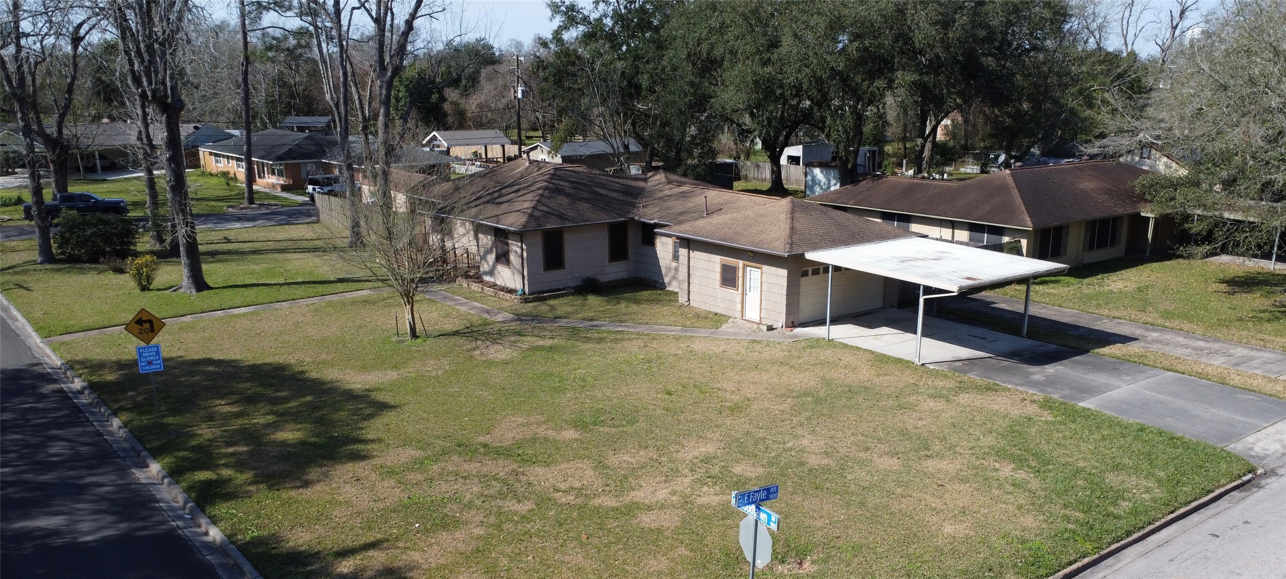 901 Woodlawn Street Baytown TX 77520